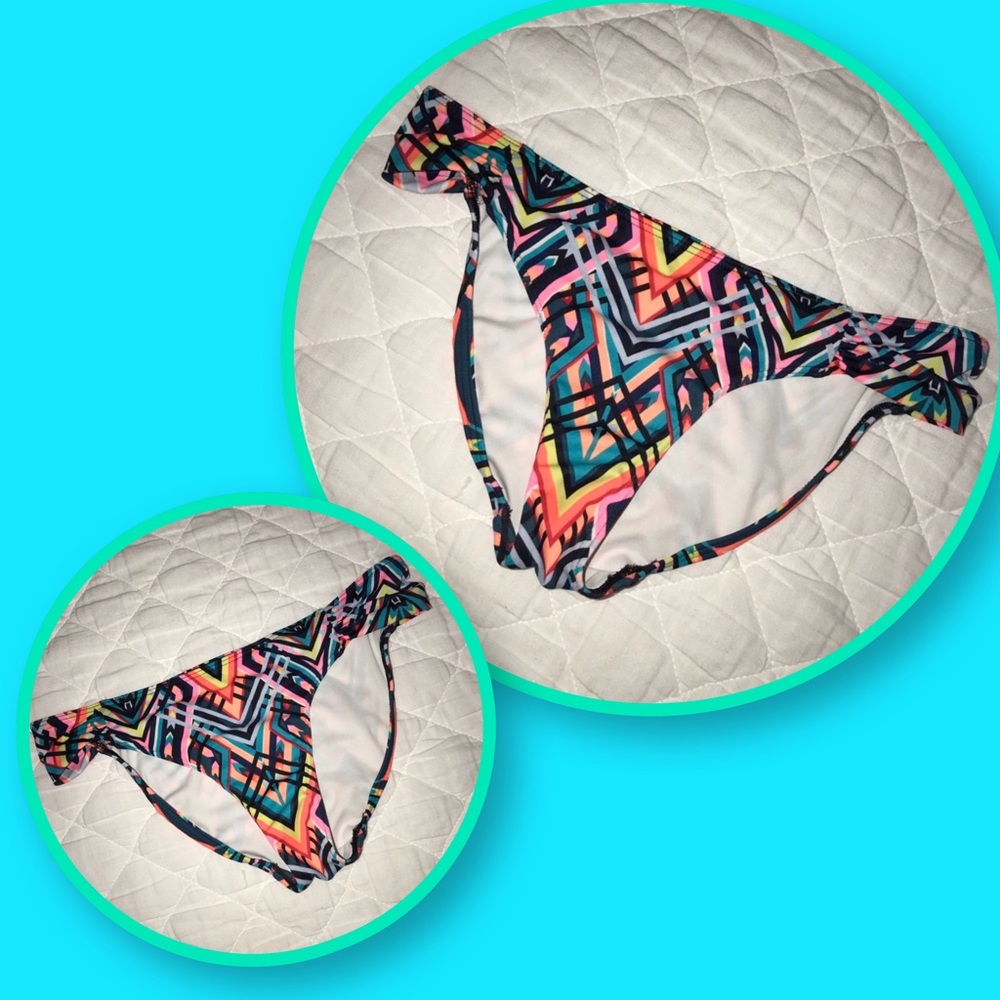 💕NWOT Victoria’s Secret Bikini bottoms💕